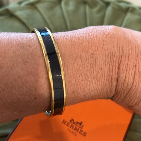 Vintage 🖤💛Hermès Narrow Enamel Bangle🖤💛 - Picture 5 of 7